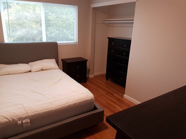 Building Photo - 1720 Cedar St