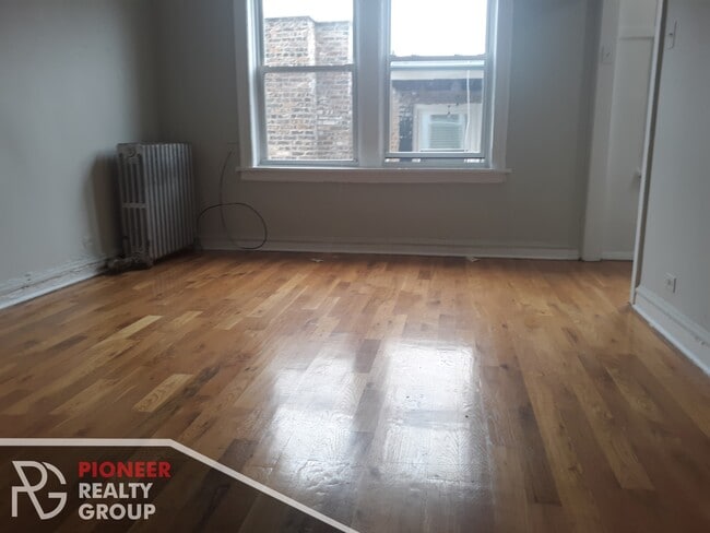 Building Photo - 711 W Belmont Ave