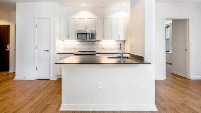 Building Photo - bedroom in Boston MA 02109