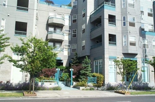 Primary Photo - Lee Plaza Apartments - 1 bedroom