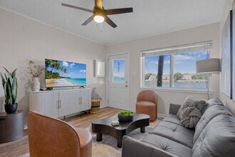 Building Photo - 331 Bluefish Dr