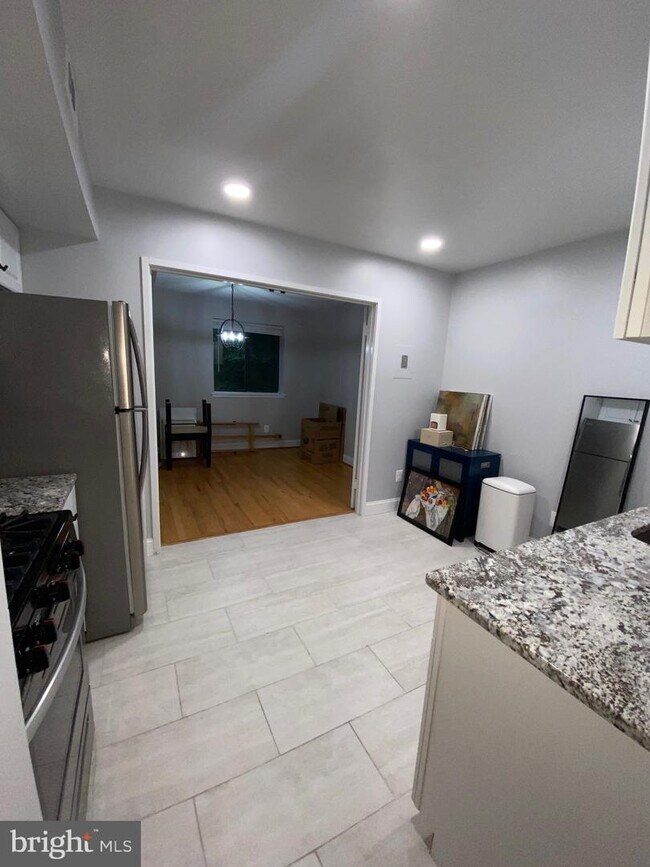 Building Photo - 1673 Parkcrest Cir