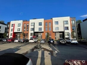 Building Photo - 125 Boul. de l'Amérique-Française