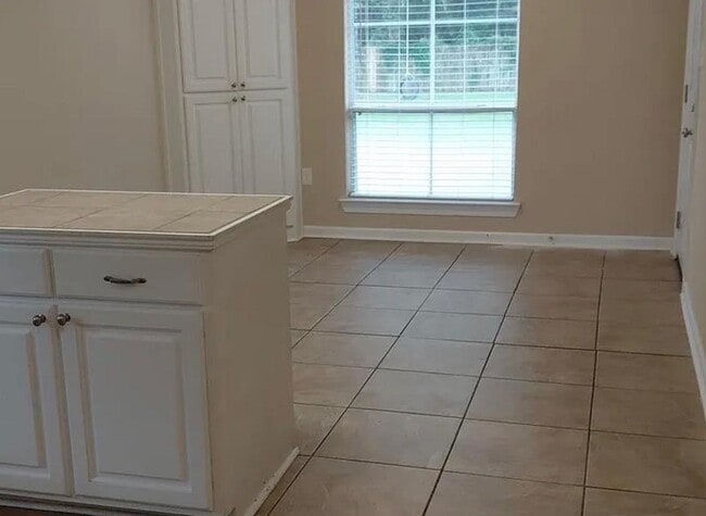 Building Photo - 2636 Whiteleigh Ct NE