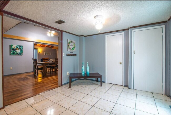 Foto del edificio - 1735 Grayson Dr