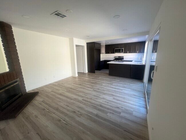 Foto del edificio - 8470 Winnetka Ave