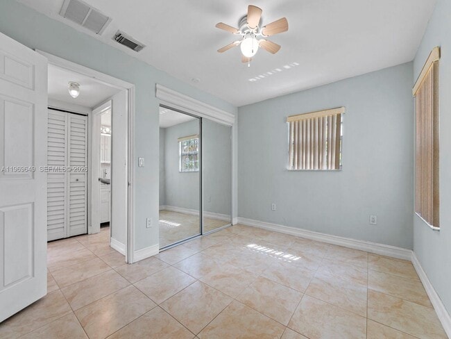 Building Photo - 3605 SW 122nd Pl