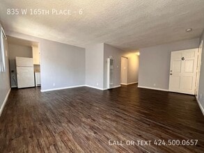 Building Photo - 835 W 165th Pl