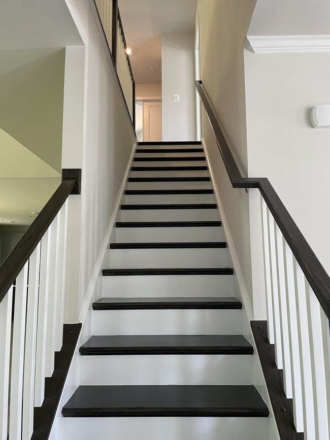 Building Photo - 10910 Meridian Hill Way