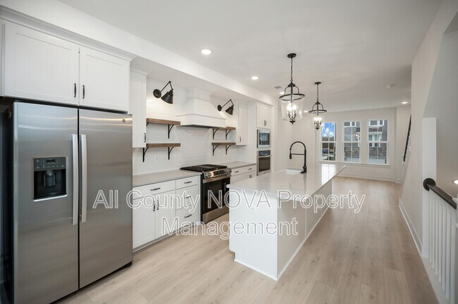 Building Photo - 9403 Pacific Elm St