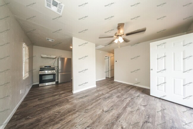 Building Photo - 4033 SW 26th St