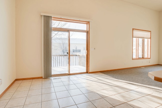 Building Photo - Tustin Townhomes