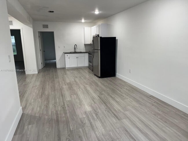 Foto del edificio - 3146 NW 32nd St