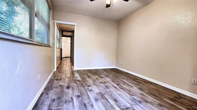 Foto del edificio - 6321 Runnel Dr