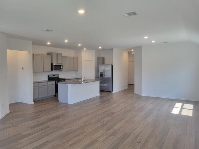 Foto del edificio - 2516 Four Waters Lp