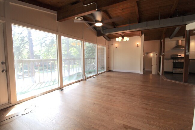 Foto del edificio - 956 Deerfield Rd