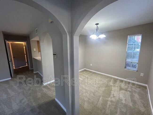 Foto del edificio - 10075 Gate Pkwy N