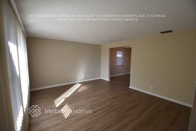 Building Photo - 1705 Village Ct