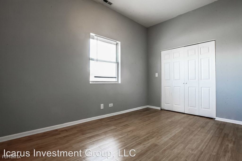 Foto principal - 7320 S Stony Island Ave