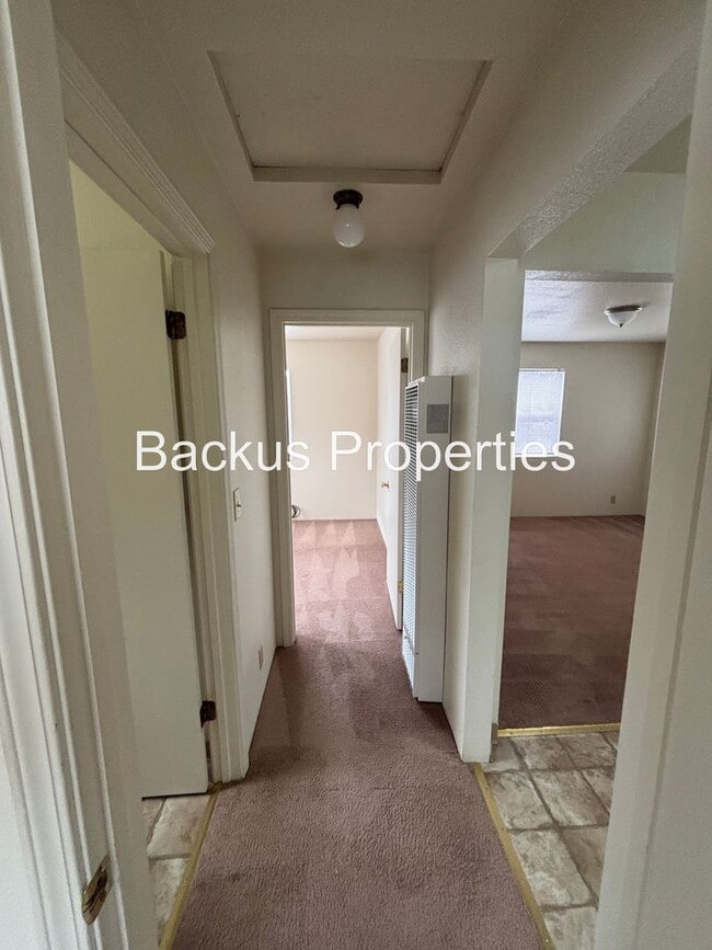 Building Photo - Darling two bedroom home in Monterey