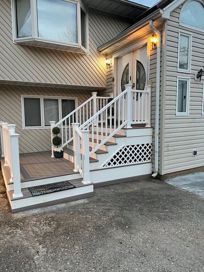 11 Oak Pl, Selden, NY 11784 House Rental in Selden, NY