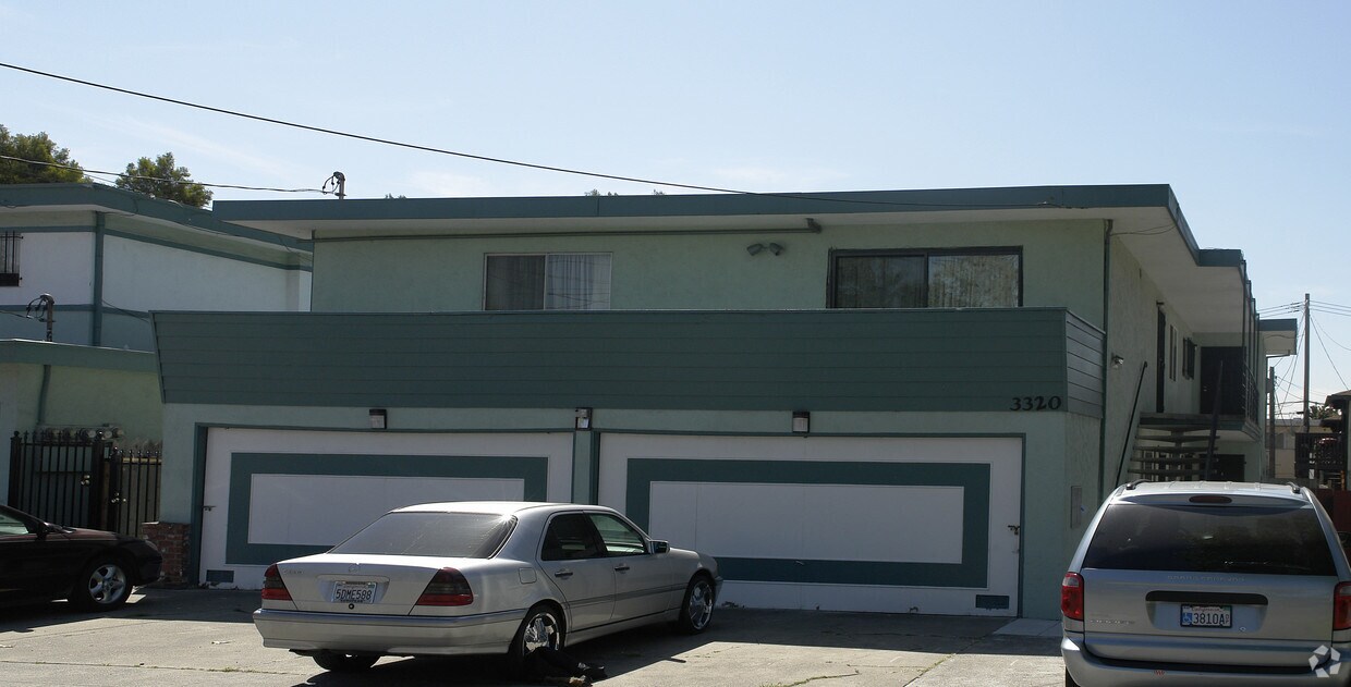 Primary Photo - 3320 66th Ave