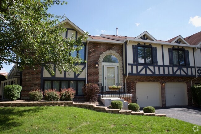 Building Photo - 17571 Cambridge Pl