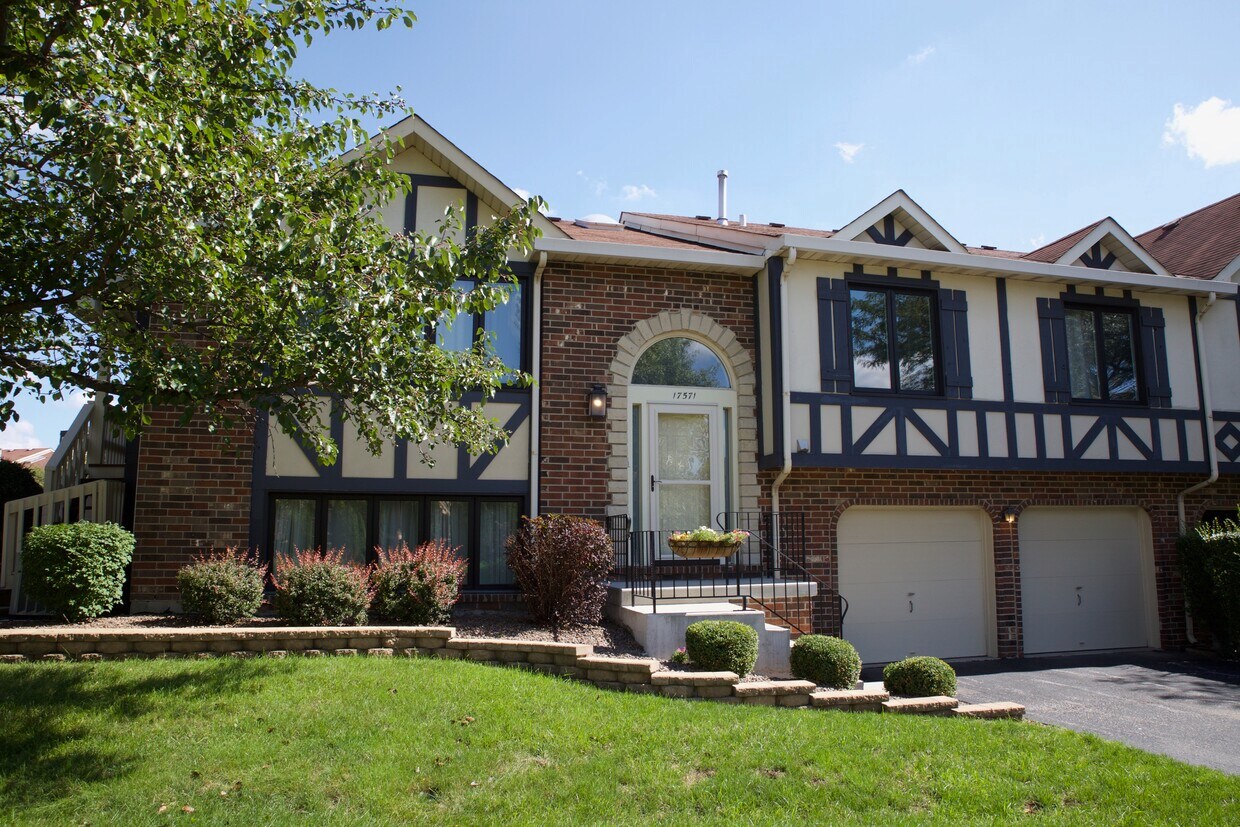 Foto principal - 17571 Cambridge Pl