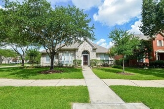 Building Photo - 1723 Crescent Green Dr