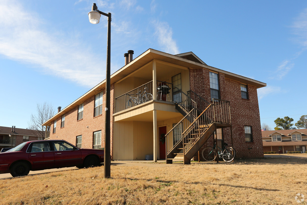 Building Photo - Leverett Townhouses