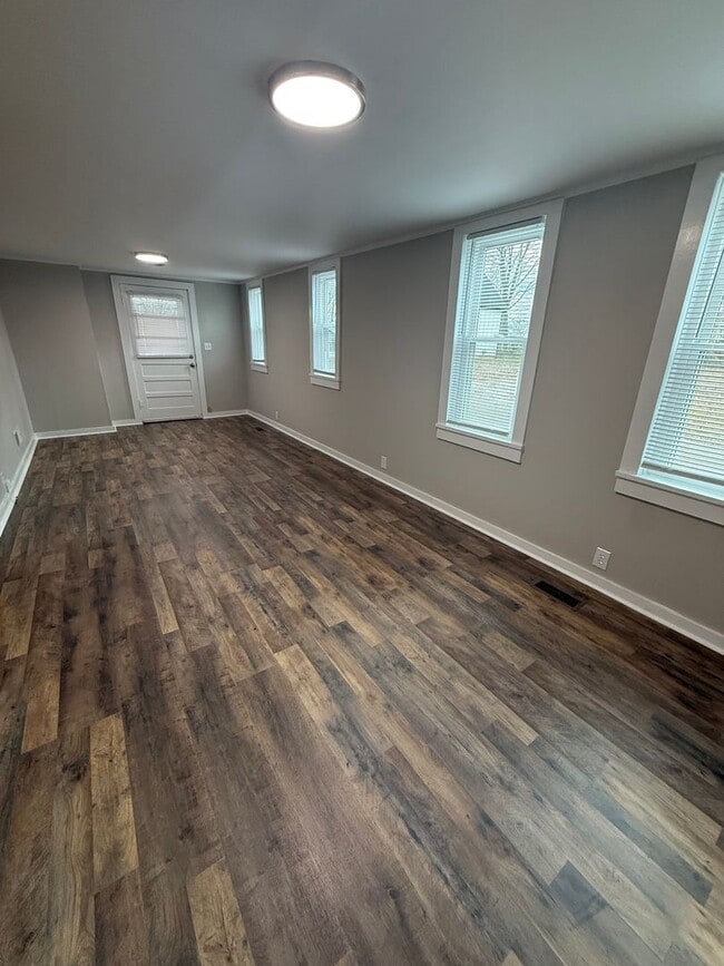 Building Photo - 2 Bed 1 Bath House