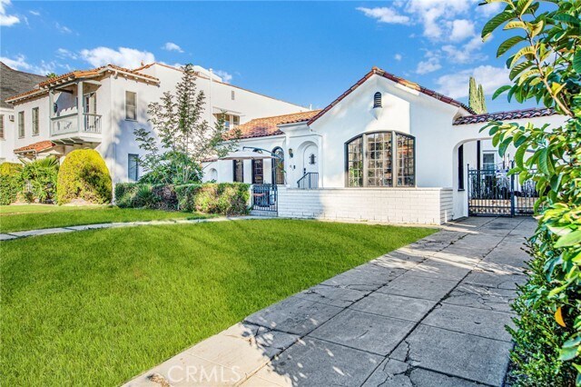 Building Photo - 812 S Curson Ave