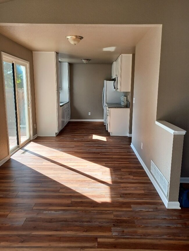 Foto del edificio - 3200 Rock Point Ct