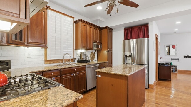 Foto del edificio - 30 Longfellow St NE