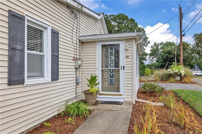 Foto del edificio - 98 Turnor Ave