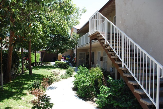 Building Photo - 2114 S Mallul Dr