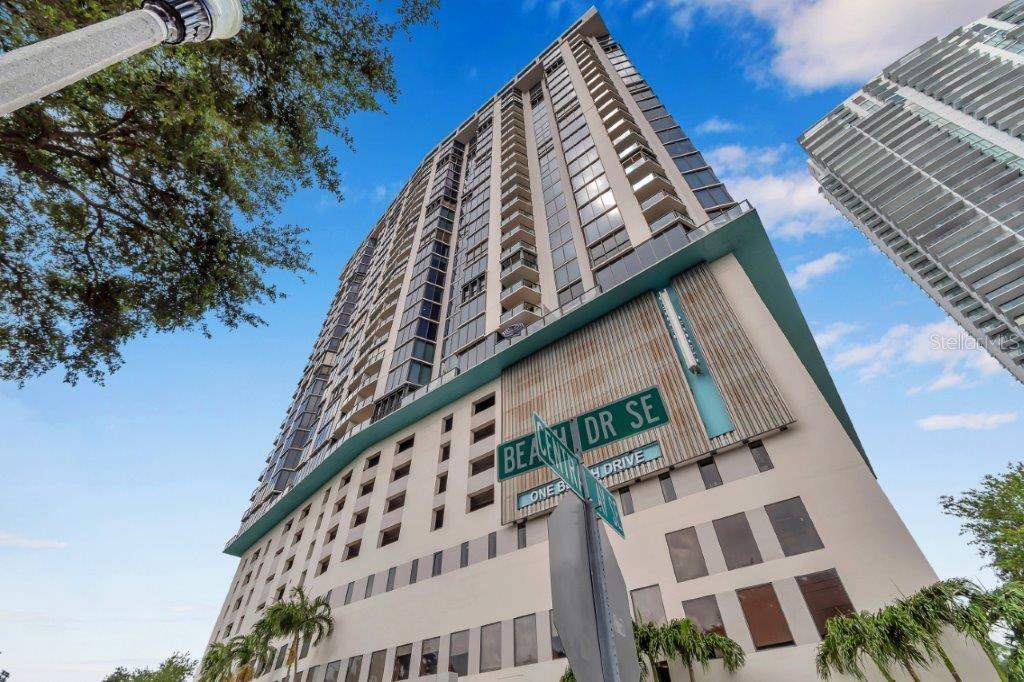 Foto principal - 1 Beach Dr SE