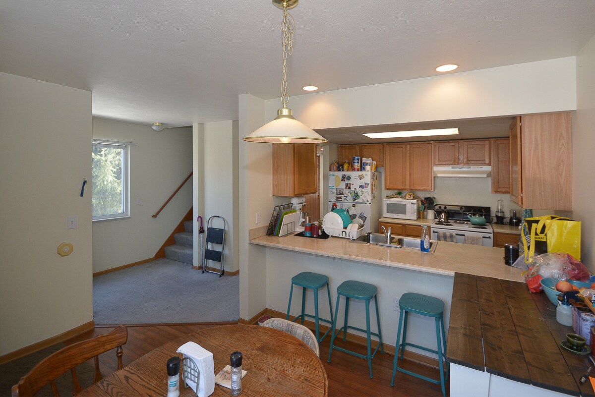 Primary Photo - 209 N Kendall Ave