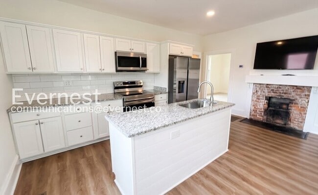 Photo - Spacious Home with Fireplace & Deck / 2 beds 2 baths / Available now!