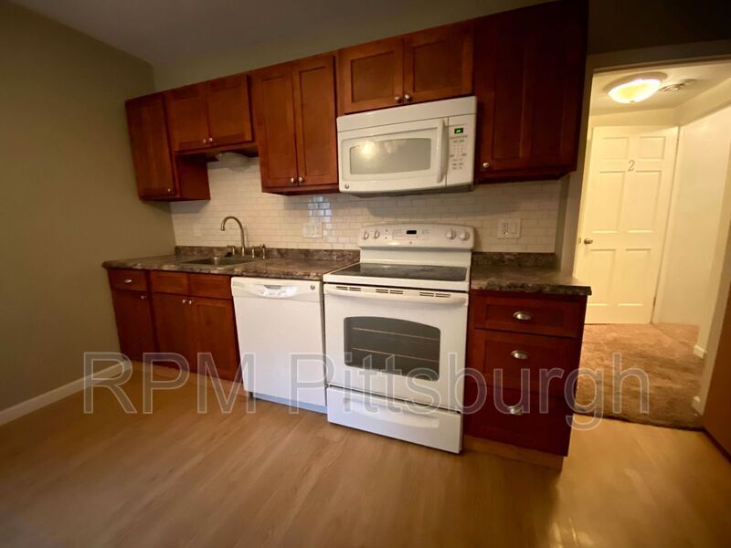 27 5th St Unit 2, Aspinwall, PA 15215 Condo for Rent in Aspinwall