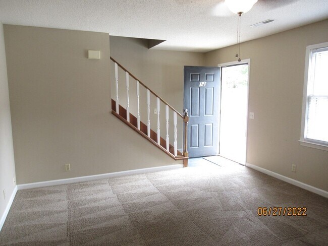 Building Photo - 12 Hackberry Ct