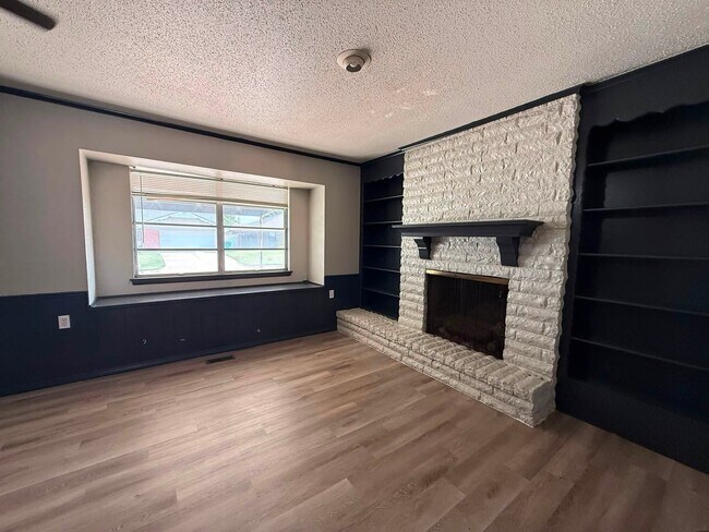 Building Photo - 2109 SW 70th St