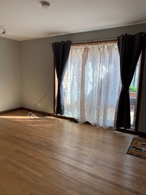 Living room - 4041 N Keystone Ave