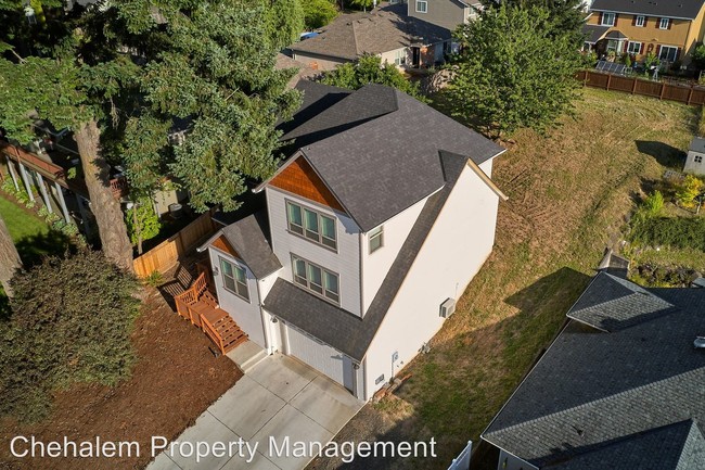 Building Photo - 4 br, 3 bath House - 2098 NE Lucy Belle St.
