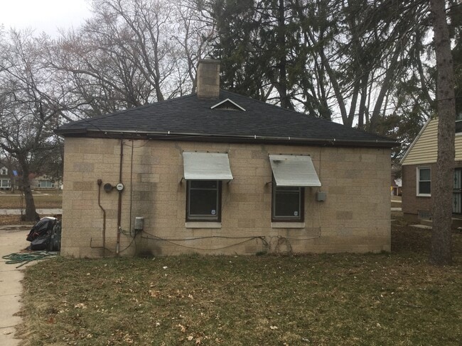 Building Photo - 2 Bedroom Single Family Home