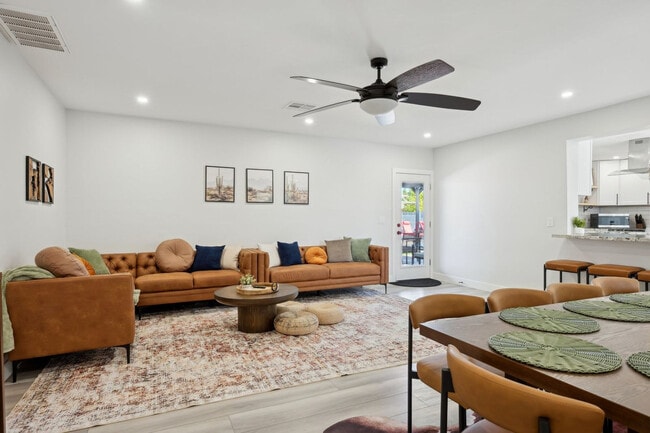 Foto del edificio - 636 E 6th Pl