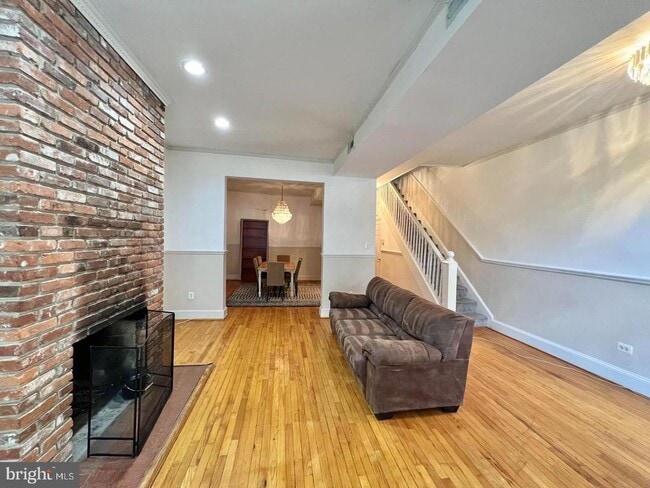 Building Photo - 824 7th St NE