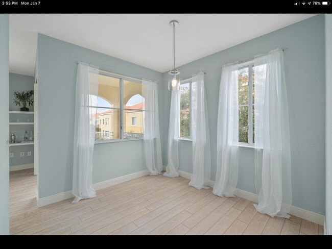 Comer en la cocina - 11041 Legacy Blvd