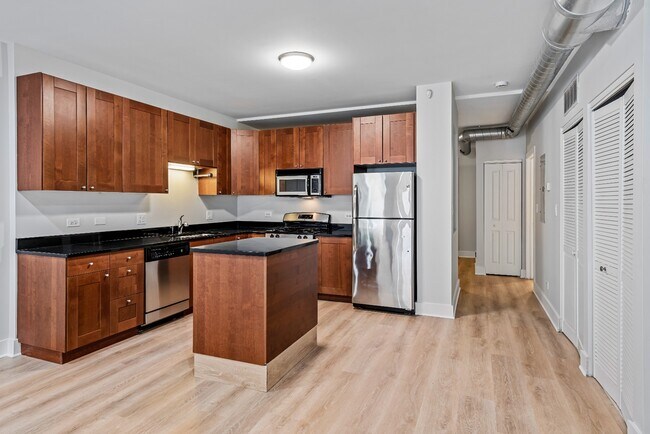 Foto del edificio - 1 Bedroom - Logan Square Available ASAP!