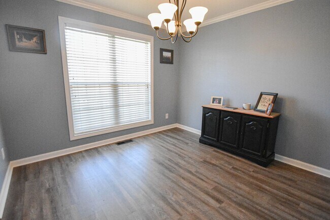 Foto del edificio - Pet Friendly Three Bedroom with Bonus!